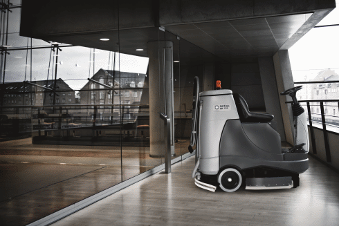 NILFISK - BR755 MID-SIZED RIDE ON