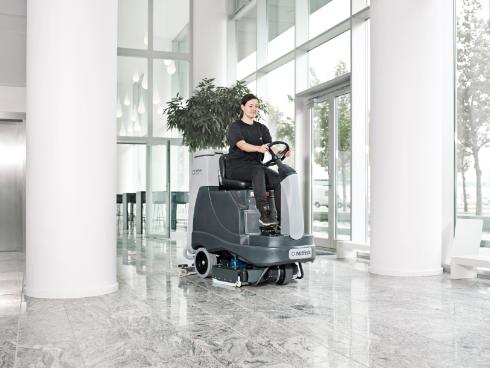 NILFISK - BR755 MID-SIZED RIDE ON