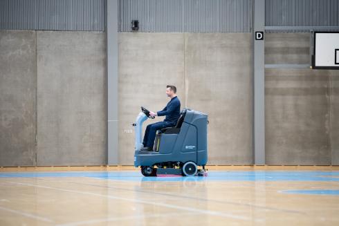 NILFISK - SC4000 MID-SIZED RIDE ON